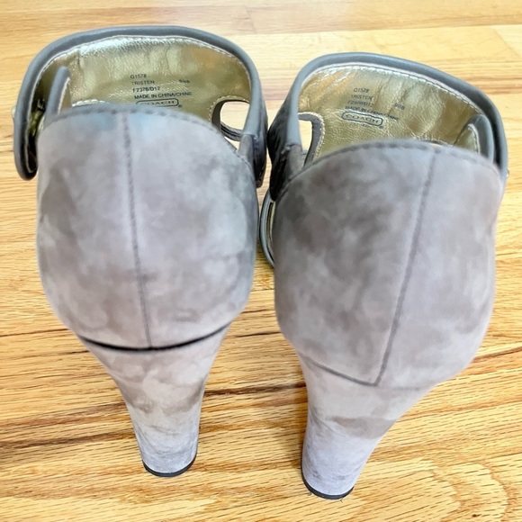 Coach Tristen Elephant Nubuck Leather Sandals
Heels w/ Turnlock & Tassel 9.5 - Picture 7 of 11